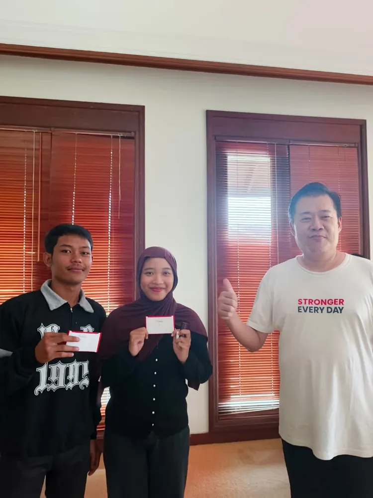 Pemilik CV Asa Haryanto memberikan apresiasi kepada karyawan