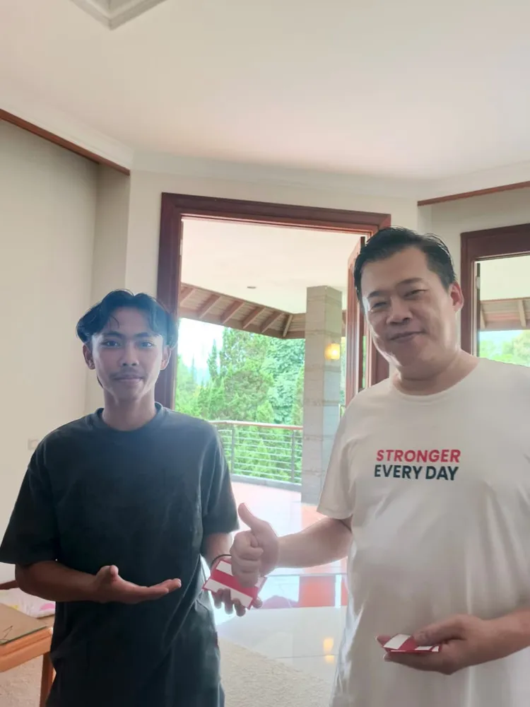 Pemilik CV Asa Haryanto memberikan apresiasi kepada karyawan