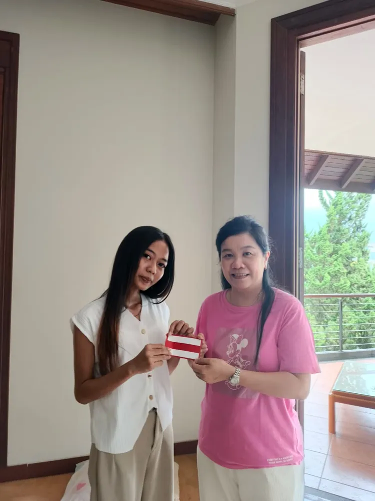 Pemilik CV Asa Haryanto memberikan apresiasi kepada karyawan